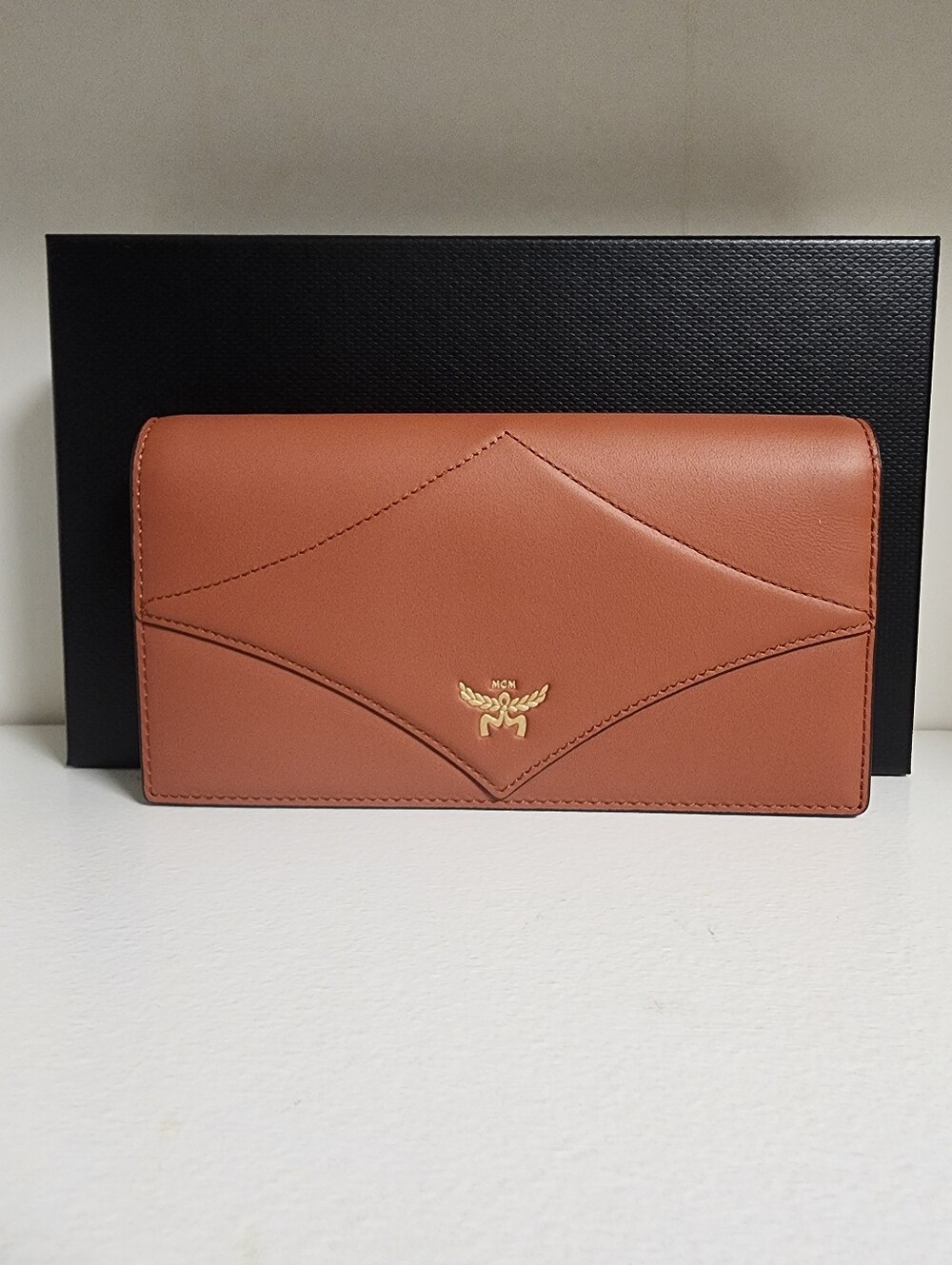 MCM NWT Calfskin Large Diamond Wallet On Chain, Coconut Brown, $590 MSRP